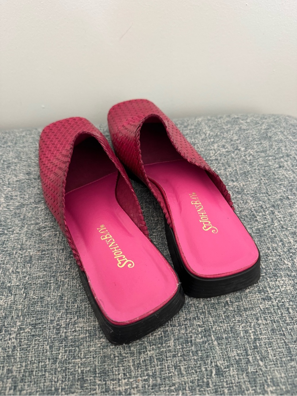 St. John’s Bay Leather Mules Women’s 8 in Raspberry Pink - Picture 3 of 5